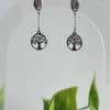 Boucles d’oreilles Racines céleste argentées sur support– arbre de vie ajouré sur fine chaînette, création artisanale Kti Pearl Bijoux