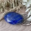 Lapis lazuli pierre naturelle – galet poli 106 g aux nuances bleu profond avec inclusions dorées