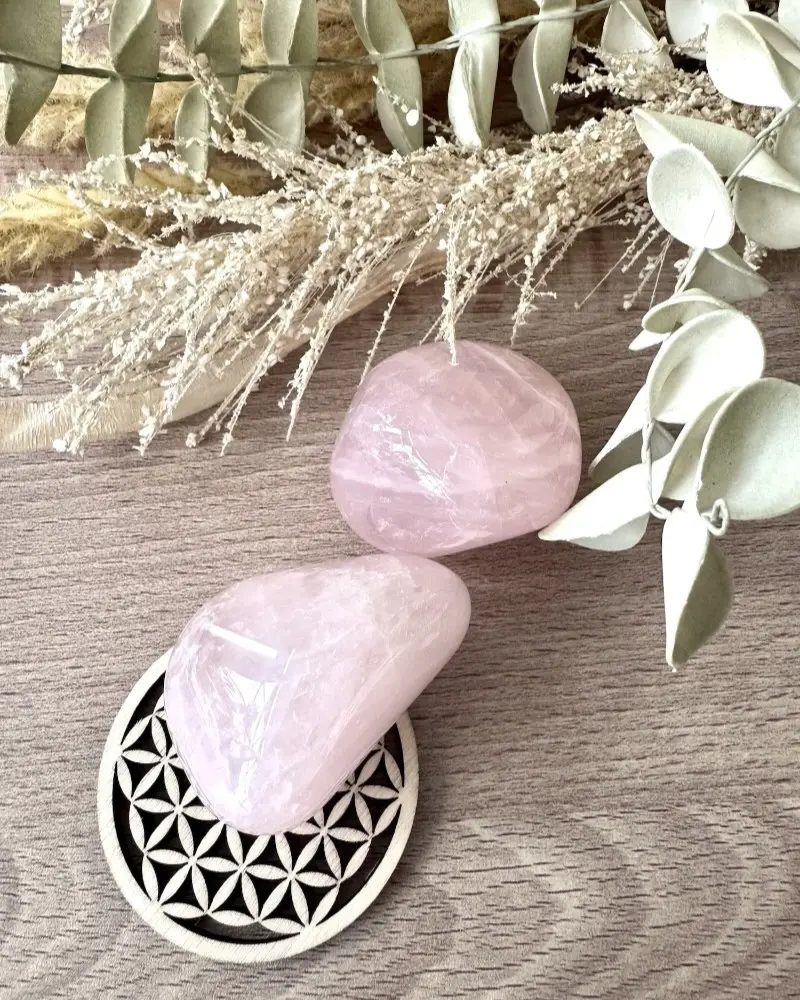 Pierres roulées en quartz rose, pierre naturelle polie aux reflets translucides
