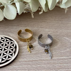 Bague Éclat Nature 6 dorée et argentée avec cœur en œil de tigre et charm plume