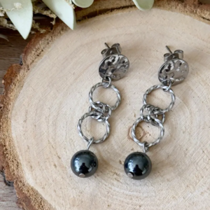 boucles cascades minérales acier argenté pierre hématite