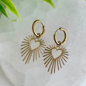 Boucles d’oreilles Cœur Solaire dorées – motif cœur ajouré et rayons lumineux, bijou en acier inoxydable doré Kti Pearl Bijoux