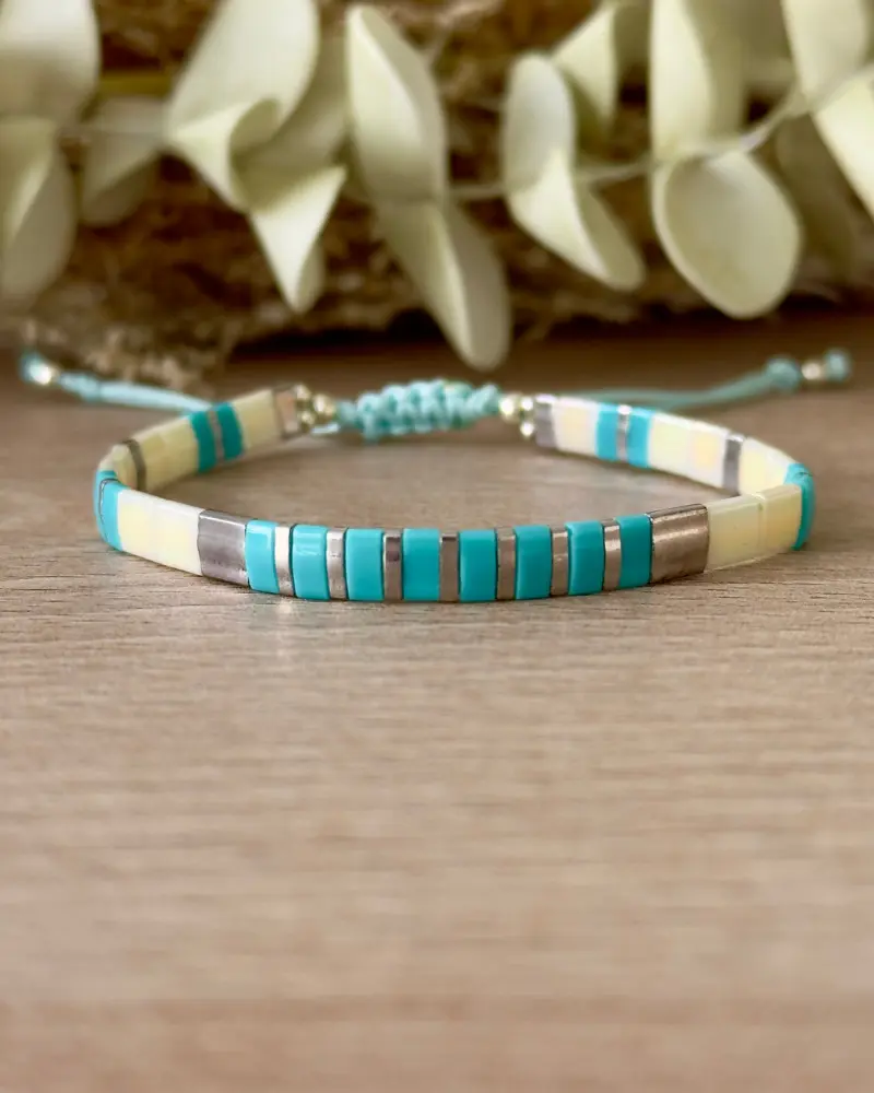 Bracelet Half Tila turquoise beige argenté en perles Miyuki vue de face design lumineux