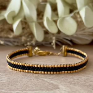 Bracelet miyuki peyote noir et doré tissé à la main vue à plat
