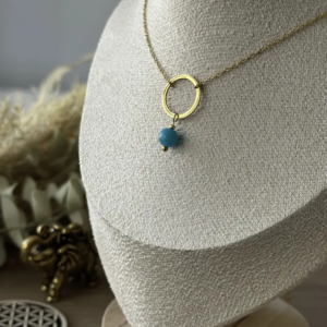 Collier Nola apatite bleue doré avec pendentif anneau et pierre naturelle