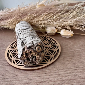 fagot de sauge blanche naturelle sur fleur de vie bois purification
