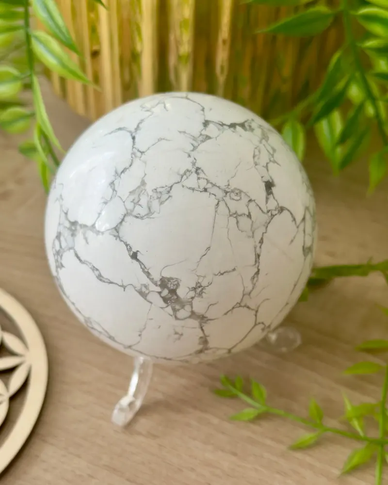 Sphère Howlite blanche 6 cm – Détail des veinures